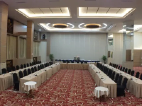 Grand Royal Denai Hotel ブキティンギのホテル