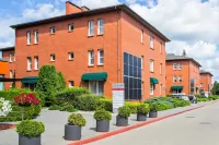 Warsaw Apartments - Apartamenty Sadyba فنادق في وارسو