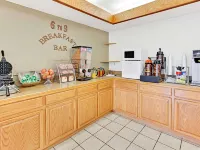 Super 8 by Wyndham Hampshire IL Hotels in Kane County