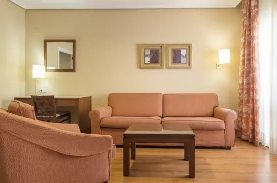 Hotel ILUNION Alcora Sevilla Habitaciones Photos