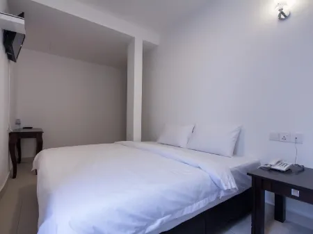 D Nice Hotel Отели в г. Баян Лепас