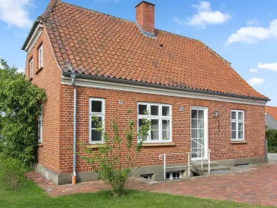 "Lilli" - 2km to the Inlet Hotels near Husby Kirke