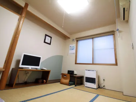 Nishiki Ryokan Отели рядом со станцией JR Usu station