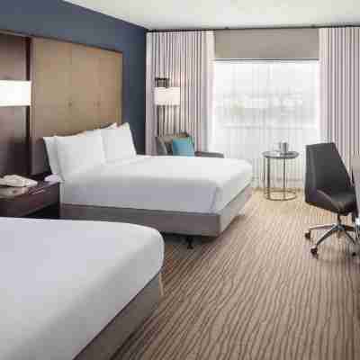 DoubleTree by Hilton Hotel Newark Airport Rooms