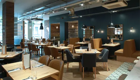 Premier Inn Belfast City Cathedral Quarter Отели рядом с достопримечательностью «Lagan Weir»