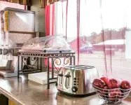 Econo Lodge Inn & Suites - breakfast