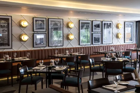 Radisson Blu Hotel, Beirut Verdun Отели рядом с достопримечательностью «Мечеть Мухаммад Аль-Амин»