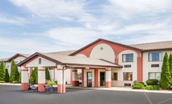 Super 8 by Wyndham Plymouth