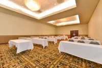 Americas Best Value Inn & Suites Victoria - parking