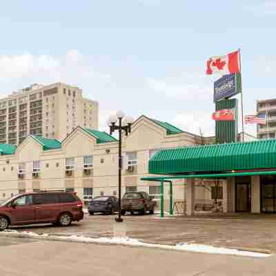 Travelodge by Wyndham Winnipeg East Hotel Exterior
