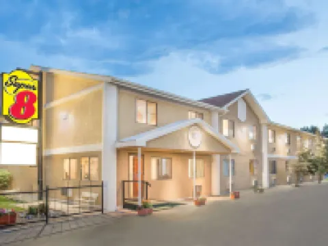 Super 8 by Wyndham Riverton Hotels in Riverton