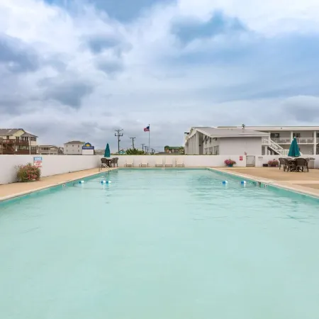 Days Inn by Wyndham Kill Devil Hills Oceanfront - Wilbur