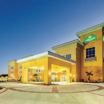 La Quinta Inn & Suites by Wyndham Cotulla