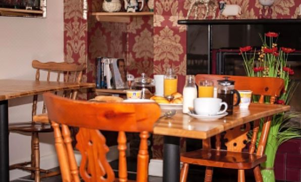 Shelley’s Seaside Stay (Garden/ Double Drive) - Housity