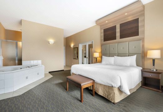 베스트 웨스턴 플러스 미션 시티 로지의 사우나 또는 온수 욕조