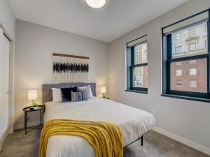 Frontdesk Athlon Apts Downtown Cleveland