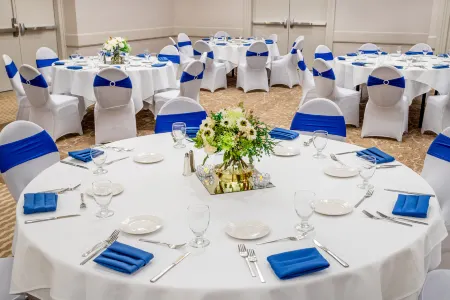 Crowne Plaza Los Angeles Harbor Hotel Отели рядом с достопримечательностью «Пойнт Фермин Лайтхаус»