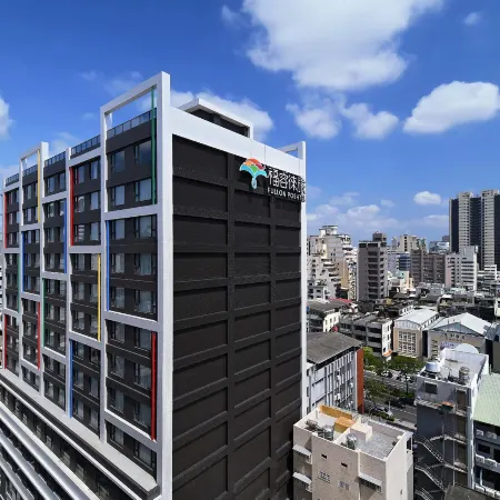 Fullon Poshtel Kaohsiung Отели рядом с достопримечательностью «Небоскреб «85 Скайтауэр»»