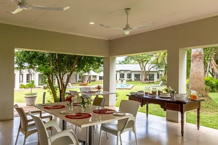 Hamiltons Lodge & Restaurant Отели в г. Малелане