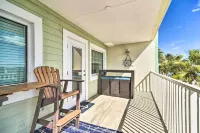 Waterfront Condo w/ Water Park, Walk to the Beach! - Pysäköinti