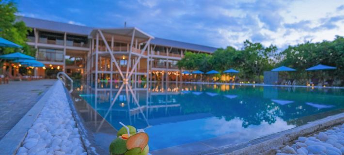 Breeze Pasikudah Hotels in Batticaloa