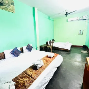 Family Guest House Hotels near Dashashwamedh Ghat