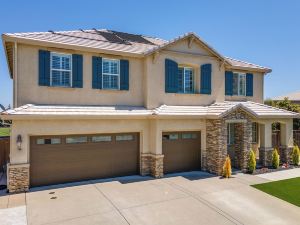 Luxe Roseville Home with Pool and Hot Tub!