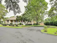 Charming Cottage Near Golf Courses & Marsh Walk! Hotels in Murrells Inlet