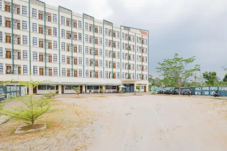 RedLiving Syariah Apartemen MKostel - Tower A1 Kencana Loka Отели в г. Серанг