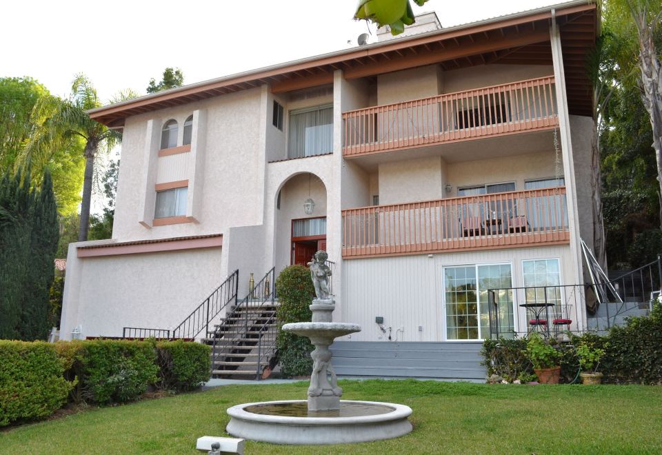 Bed and Breakfast in Hollywood Hills