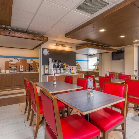 Holiday Inn Express & Suites PHOENIX AIRPORT by IHG