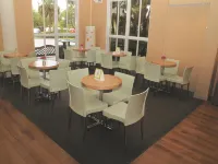 那不勒斯市區拉昆塔溫德姆套房飯店 - 早餐