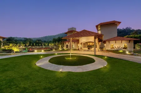 Bhanu The Fern Forest Resort & Spa Jambughoda, Series by Marriott Отели в г. Панчмахал