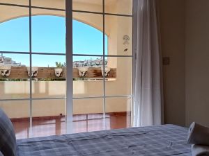 Precioso apartamento de 2 dormitorios y 2 baños con piscina