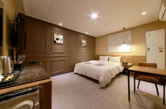 Indeokwon Bali Hotels near Gwanaksan