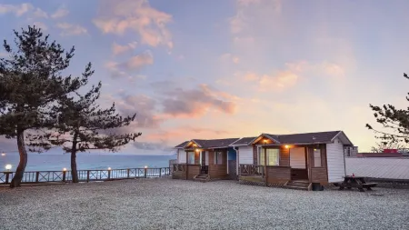 Yeongdeok Ocean View Pension Отели рядом с достопримечательностью «Koraebul-haesuyokchang»