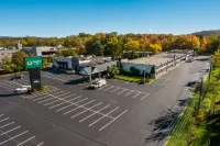 Quality Inn Wayne - Fairfield Area - parking