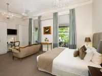 The Hughenden Boutique Hotel Hotels near جسر بايمونت
