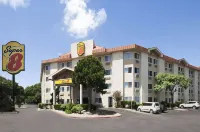 Super 8 by Wyndham Austin North/University Area Hotels in Austin
