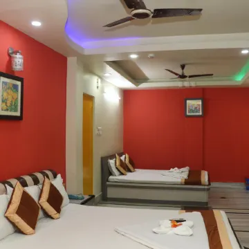 Hotel Mamoni Group