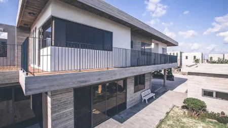 Hengone Jutek Gajok Pension Отели рядом с достопримечательностью «Yongcheondonggul Cave»