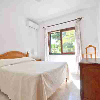 Close to Beaches and All Amenities, Private Pool, Free AC and Wifi Rooms