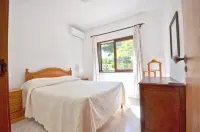 Close to Beaches and All Amenities, Private Pool, Free AC and Wifi
