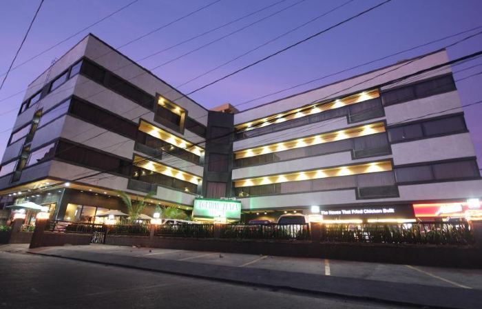 Holiday Plaza Hotel