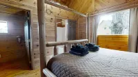 Evie's Mountain Castle 2 Bedroom Cabin by RedAwning Hotels near CAM Cabin Crafts