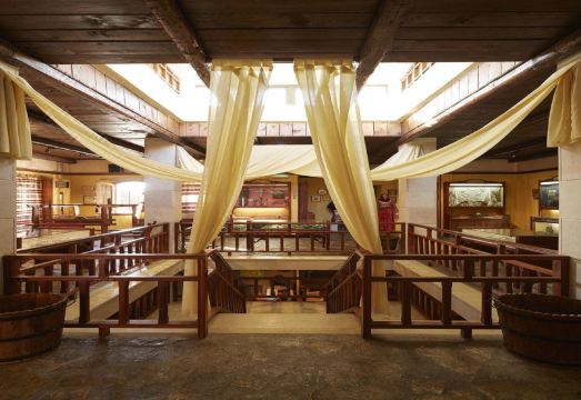 아롤리토스 수영장