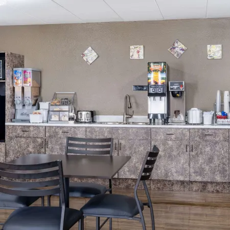 Super 8 by Wyndham Owatonna