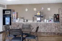 Super 8 by Wyndham Owatonna - breakfast