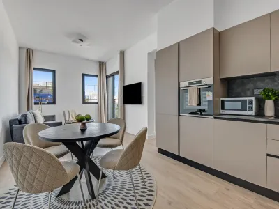 Sanders Crystal 2 - Dreamy 3-Bdr. Apt. with Shared Rooftop