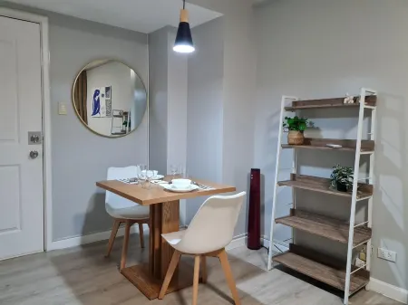 Homey Condo Unit in BGC - B Soma NT Отели рядом с достопримечательностью «Citi Plaza»